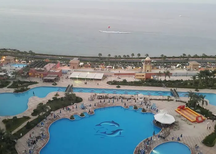 In Porto Sokhna Pyramids For Families Айн-Сохна